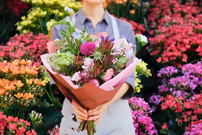 Compondo um Buquê: Expressando Sentimentos Através das Flores